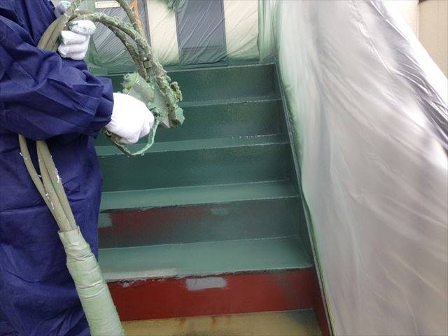 階段防水工事　防水材塗布